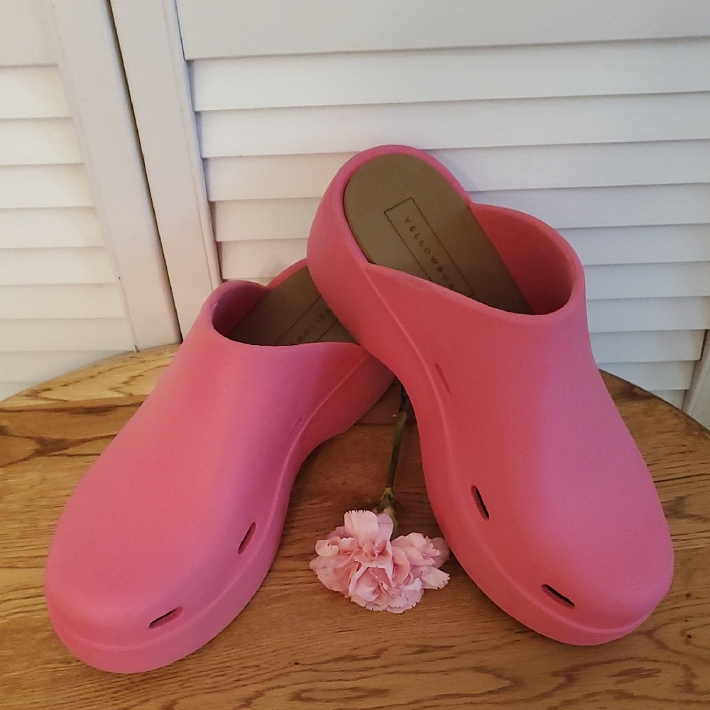 Yellow Box Zippy Pink Clogs, Size 9